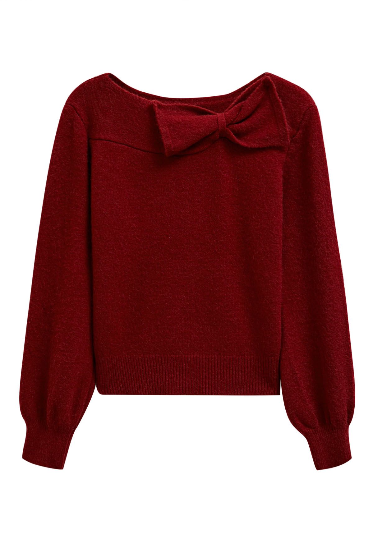 Roter Strickpullover mit U-Boot-Ausschnitt und Schleife