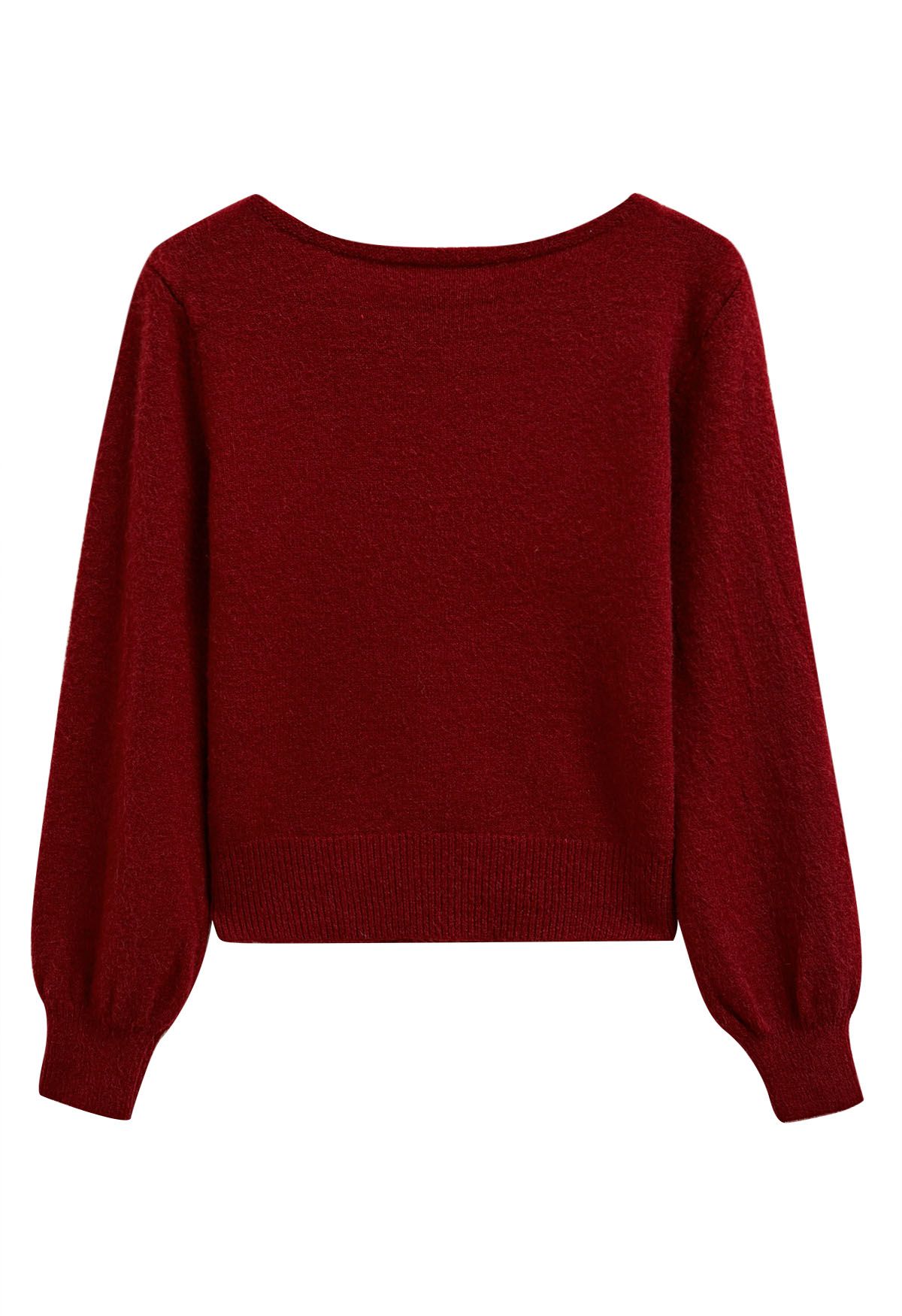 Roter Strickpullover mit U-Boot-Ausschnitt und Schleife