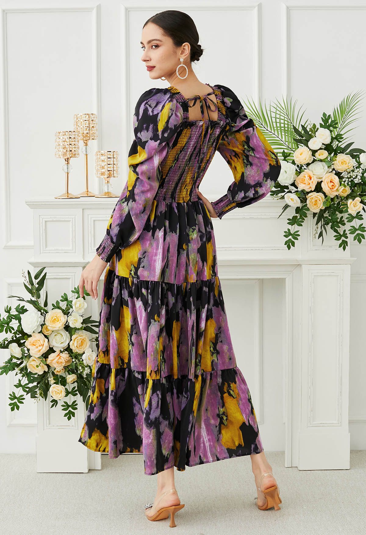 Gerafftes Maxikleid mit Blumenmuster und Puffärmeln