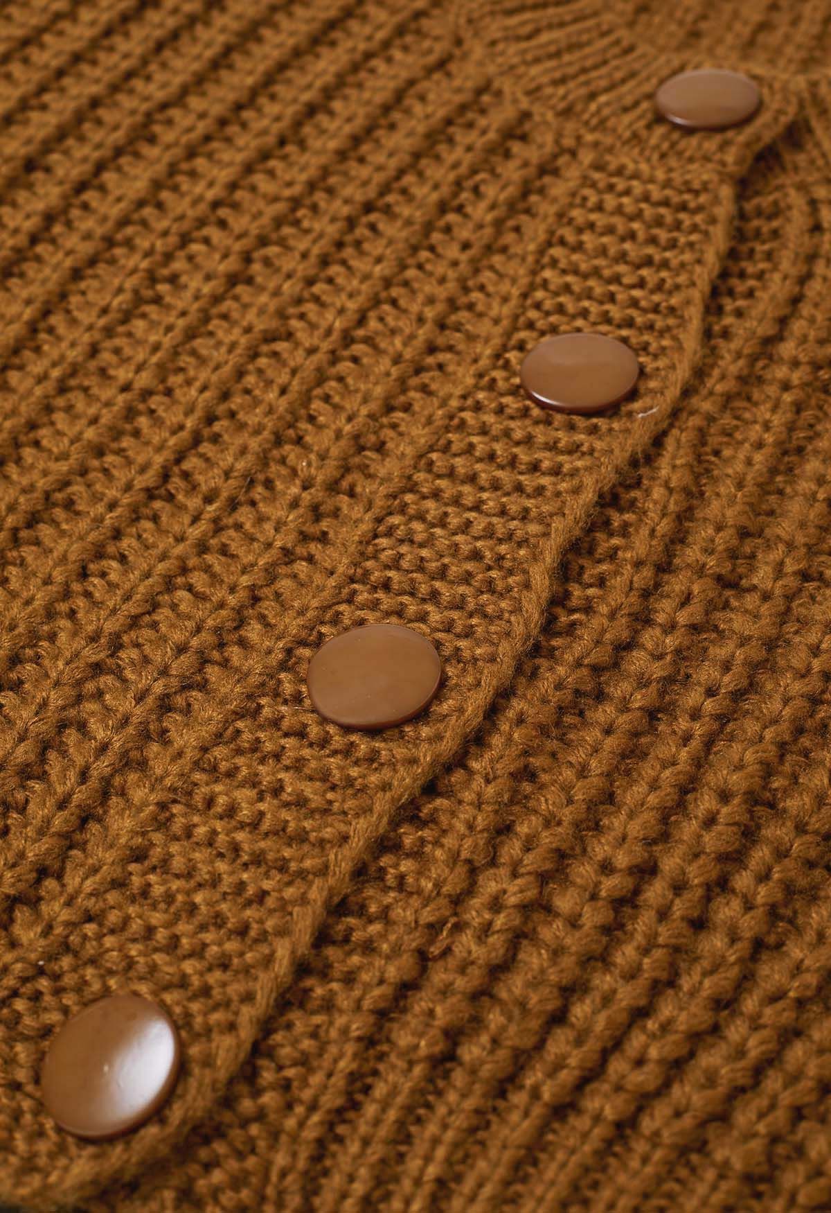 Kurze Strickjacke aus grobem Strick mit Puffärmeln und Knöpfen in Braun