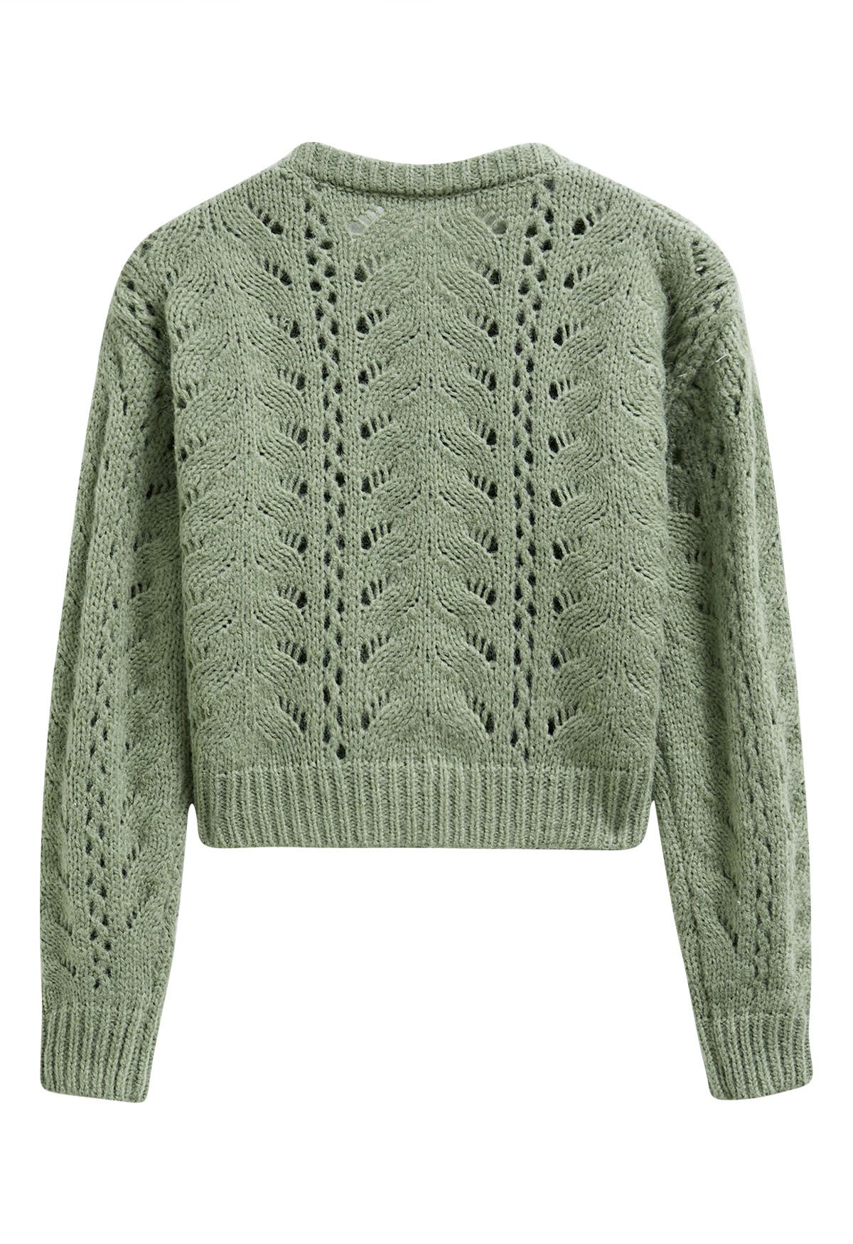 Kurze Strickjacke mit Herzknopf und Aussparung in Pistazie