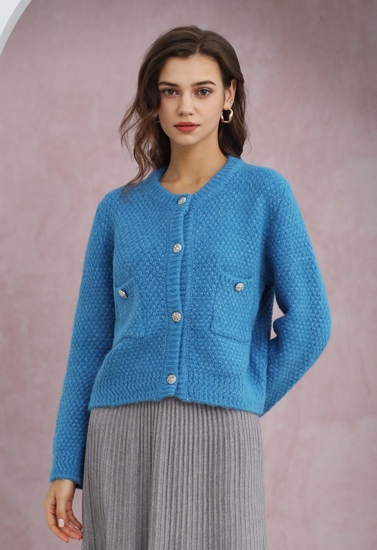 Strickjacke aus Waffelstrick mit aufgesetzten Taschen und Knöpfen in Indigo