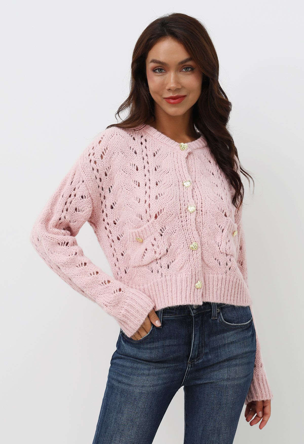 Kurze Strickjacke mit Herzknopf und Aussparung in Rosa