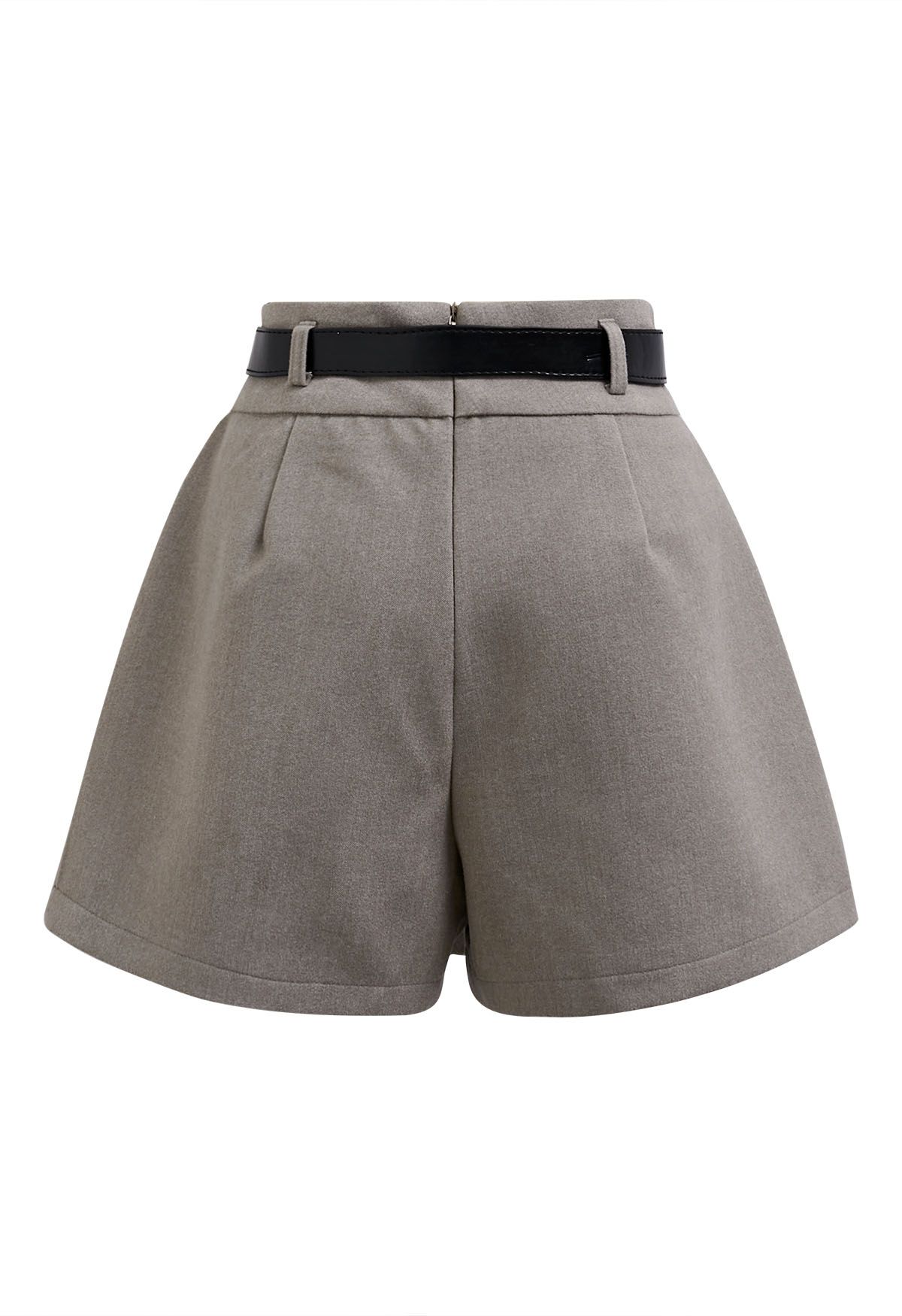 Skorts mit Gürtelklappe und falschen Taschen in Taupe