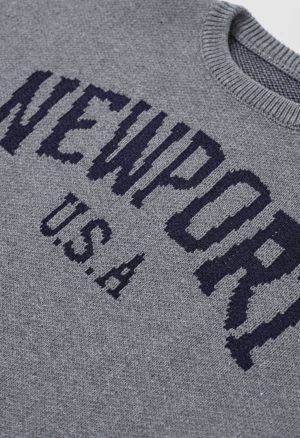 Übergroßer Strickpullover „Newport Letter“ mit Rundhalsausschnitt in Grau