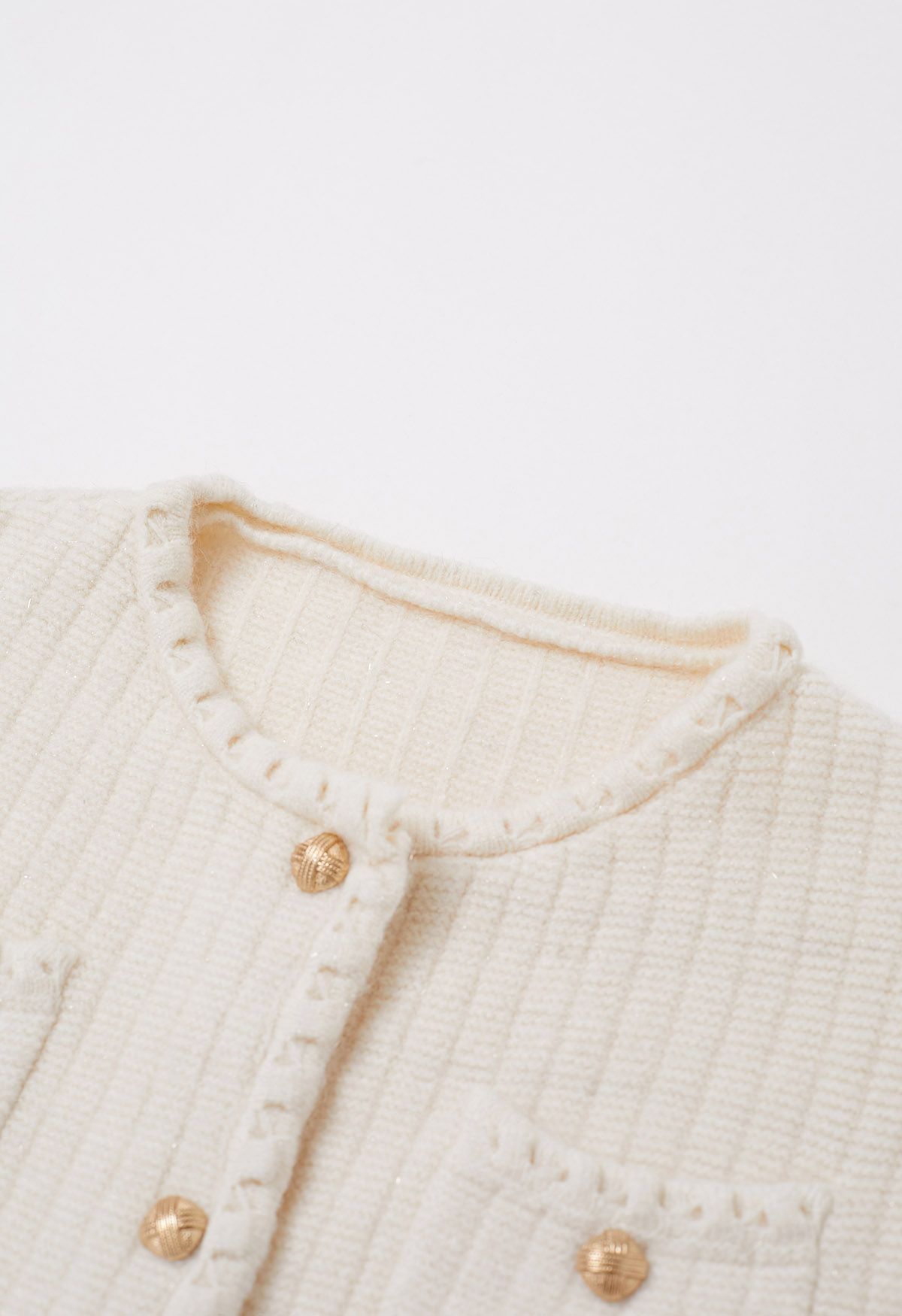 Glänzender, geknöpfter Strick-Cardigan mit Fransenbesatz in Creme