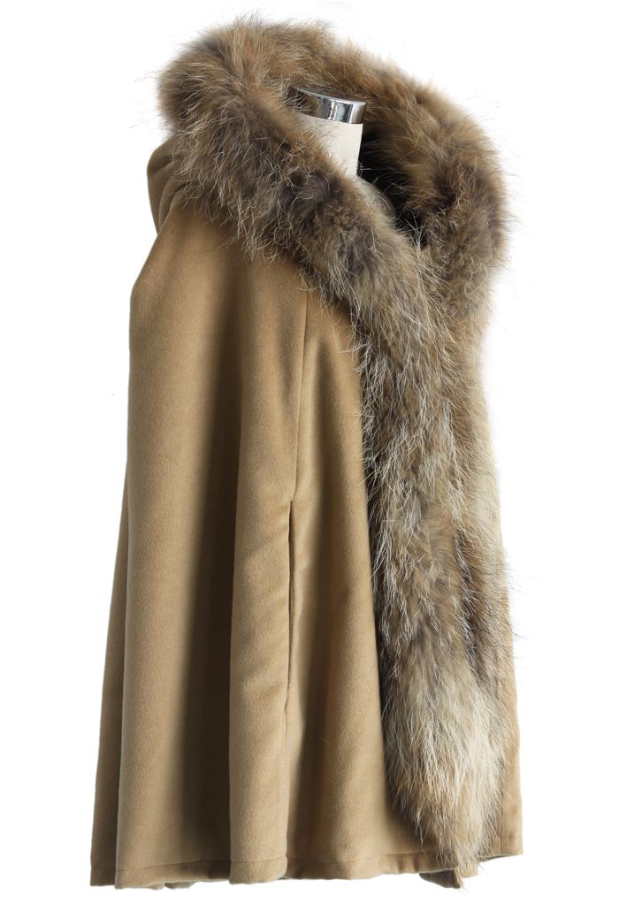 Luxuriöser Mantel mit Kapuze aus kakifarbenem Kunstpelz