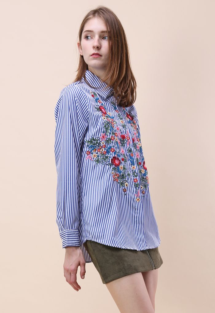 Floral Lullaby - Besticktes Hemd mit blauen Streifen