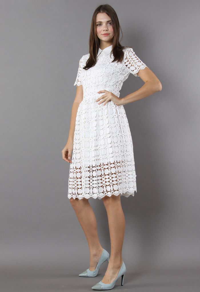 Herrlich gehäkeltes weißes Kleid