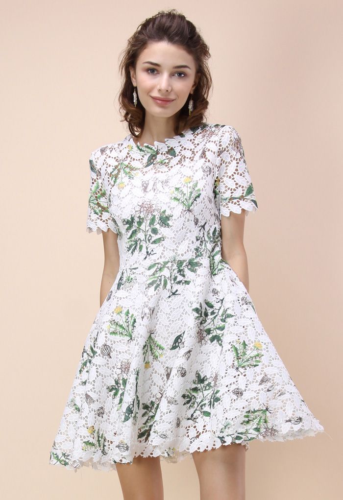 A-Line Kleid mit frischen Wildblumen häkeln