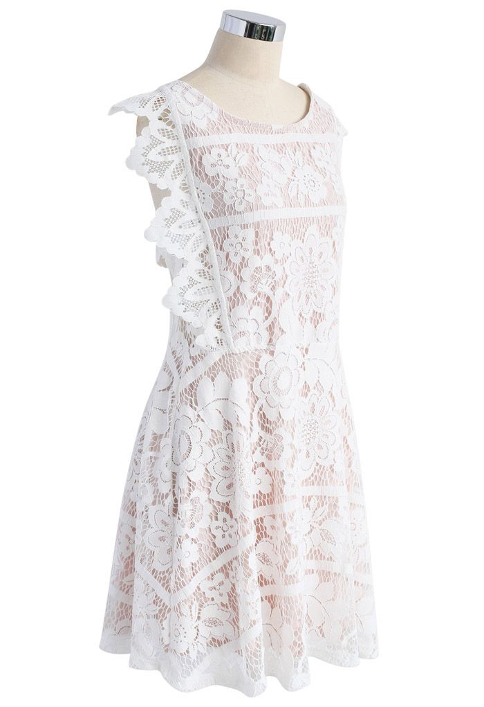 Liebenswerte Spitze – Gekreuzter Rücken – Kleid in Weiß