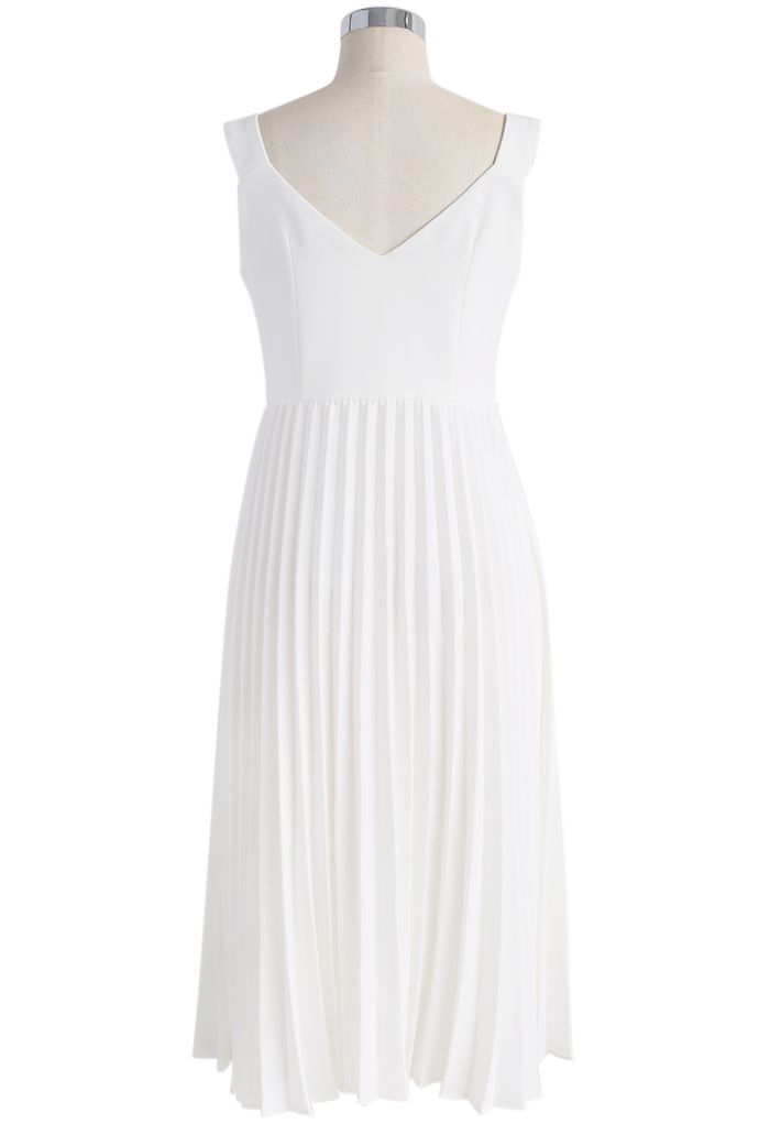 Das Glück ist vorbei: weißes, gefaltetes Cami-Kleid