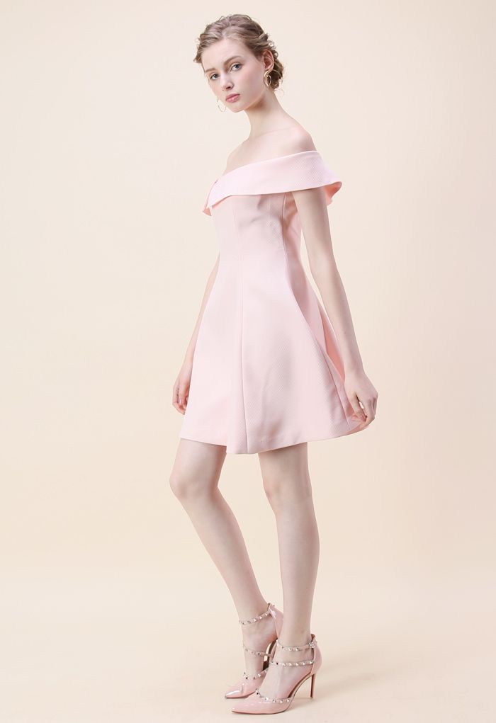 Sei dabei mit Grace Off-Shoulder-Kleid in Pink