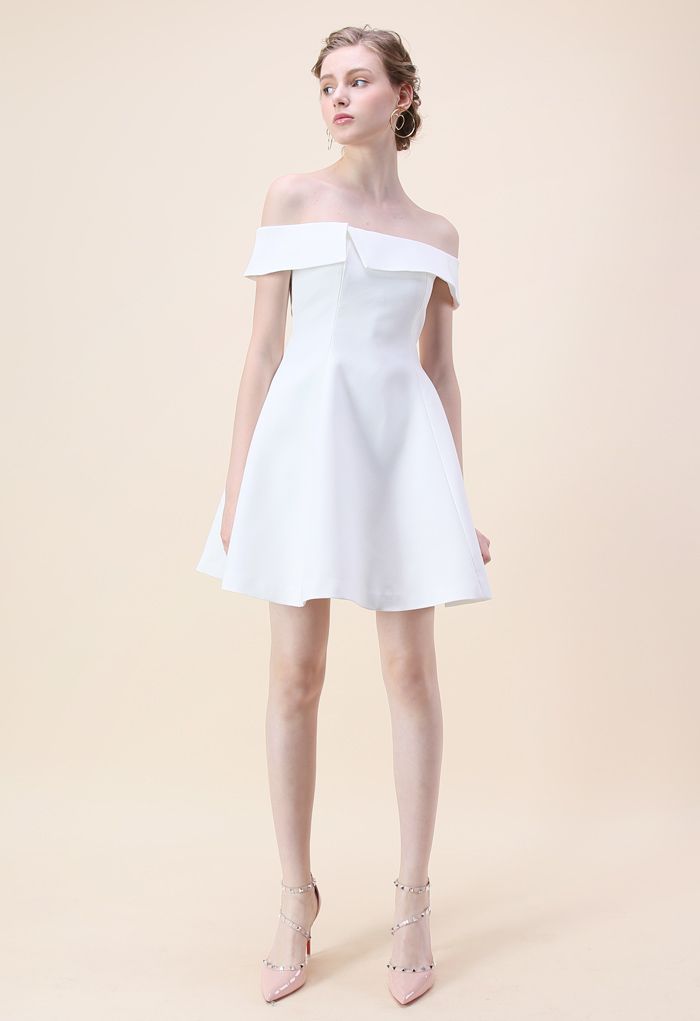 Sei dabei mit Grace Off-Shoulder-Kleid in Weiß