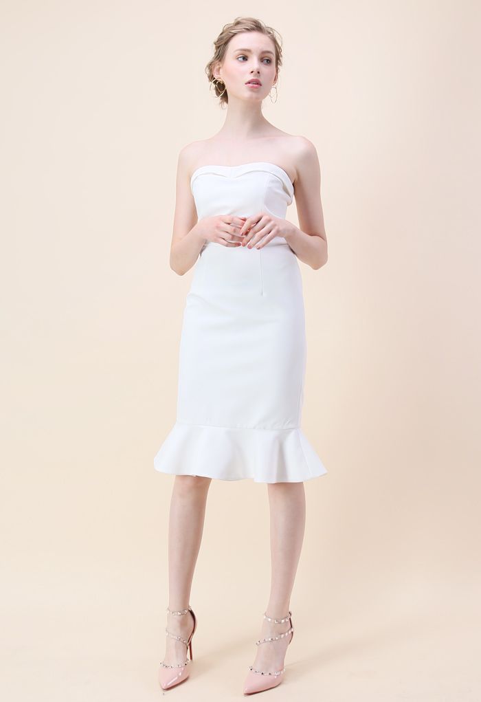 Schlichtes, raffiniertes, trägerloses Body-Con-Kleid in Weiß