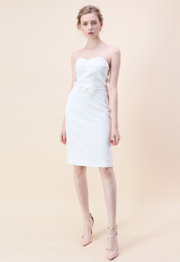 Würde in Bowknot Trägerloses Body-Con-Kleid in Weiß