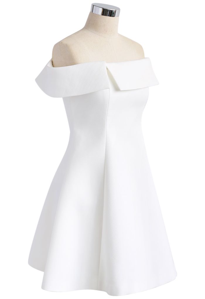 Sei dabei mit Grace Off-Shoulder-Kleid in Weiß