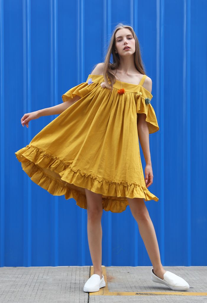 Mach dich bereit für das Swing Tasseled Cami Dress in Mustard