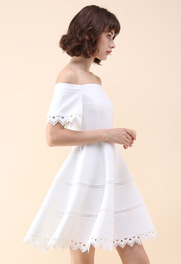 Anmut um dich - Weißes trägerloses Kleid