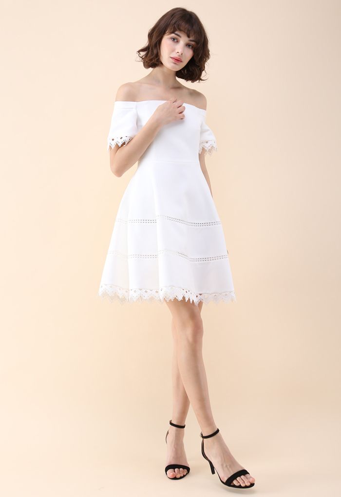 Anmut um dich - Weißes trägerloses Kleid