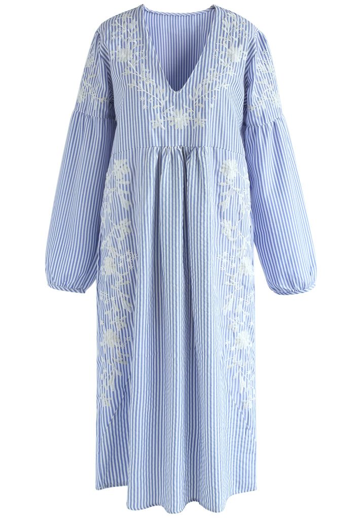 Wildblumen und blaue Streifen - Besticktes Kleid