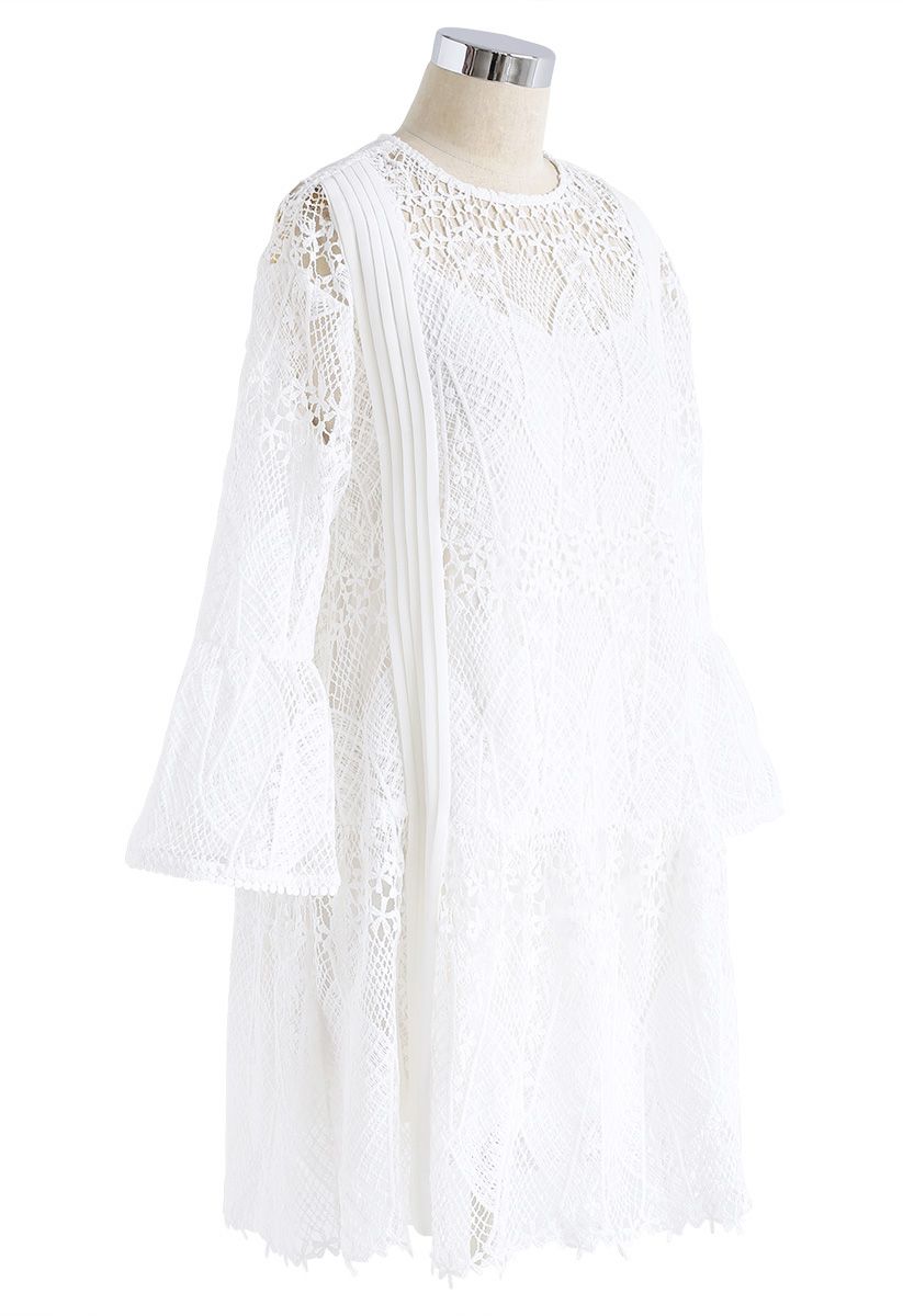 Crocheted Nature - Weißes Kleid mit ausgestellten Ärmeln