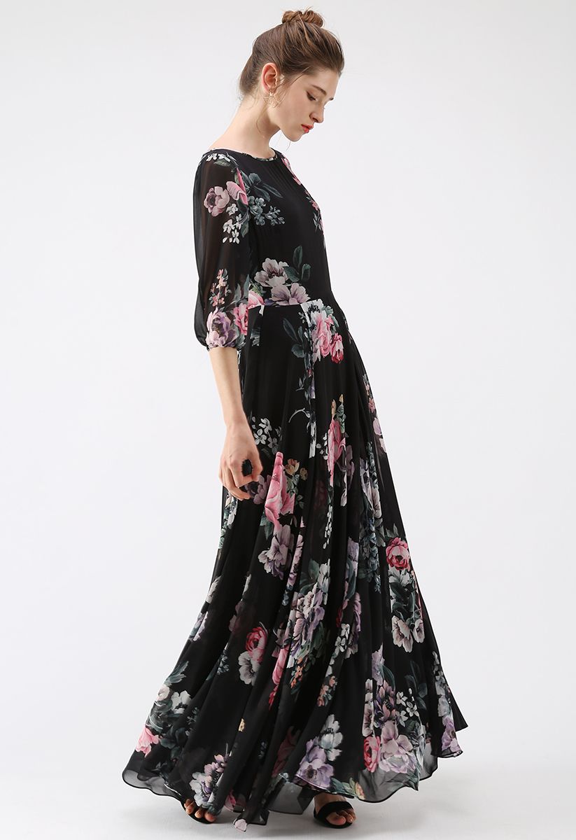 Full Bloom - Schwarzes asymmetrisches langes Kleid mit Blumendruck