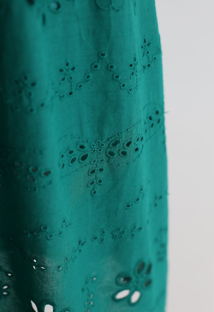 Blumenschnitt - Trägerloses grünes Kleid mit Ausschnitten