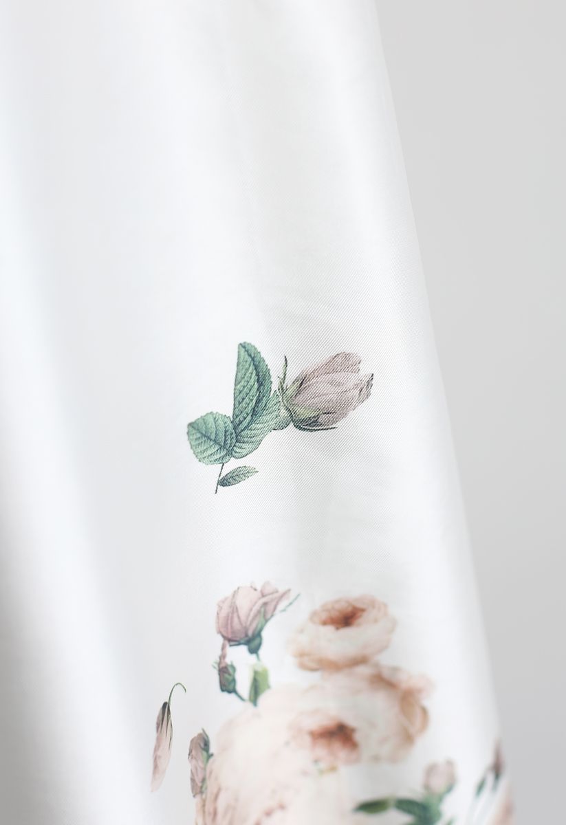 Gefallene Rose – Bedruckter Maxirock in Weiß