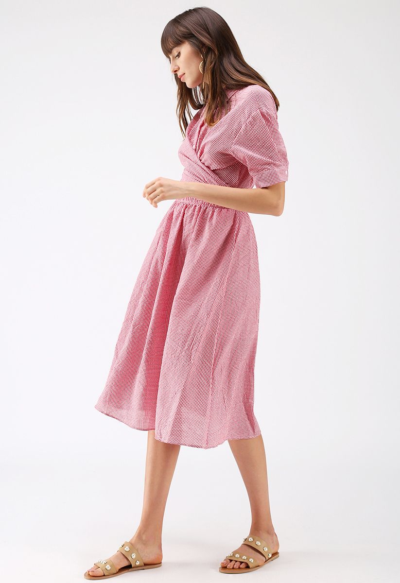 Wickeln Sie es Midi-Kleid in Pink Gingham