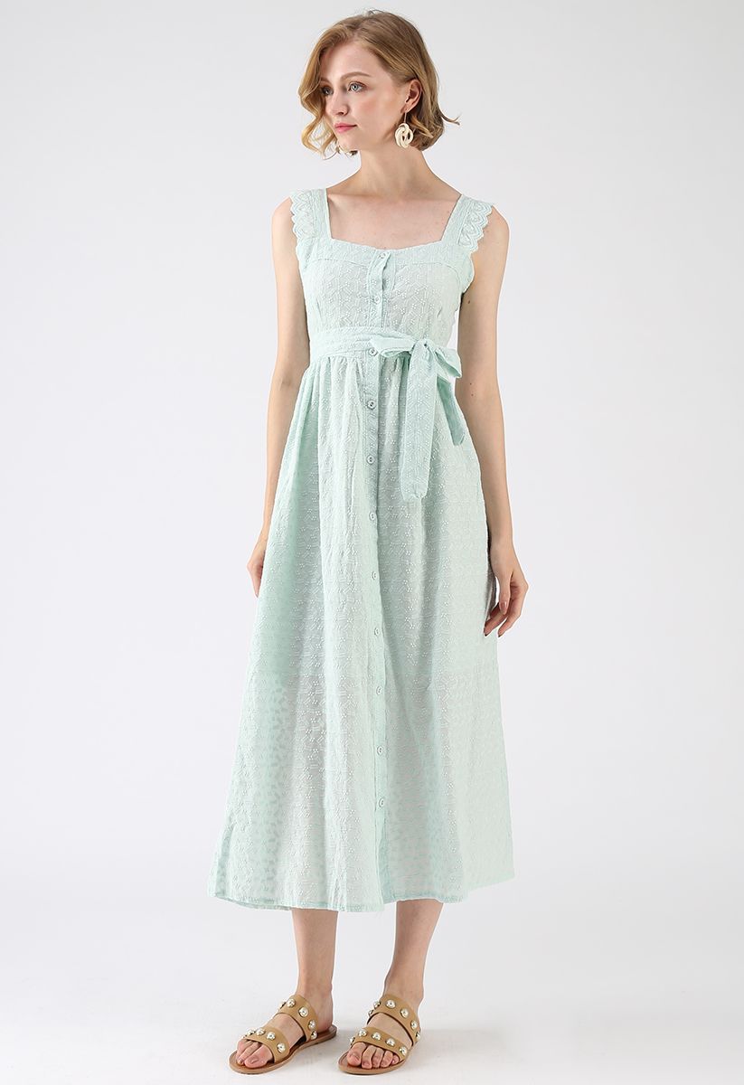Finde die Liebe mit einem grün bestickten Cami-Kleid