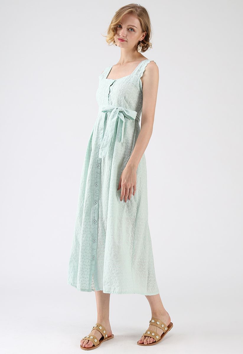 Finde die Liebe mit einem grün bestickten Cami-Kleid
