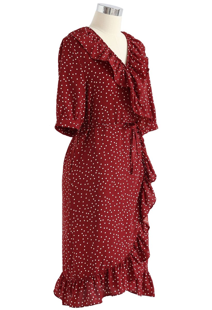 Eine Nacht in Paris – Gepunktetes Wickelkleid in Rot