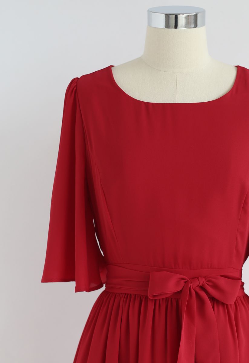 Perfektes Charisma-Chiffon-Kleid in Rot