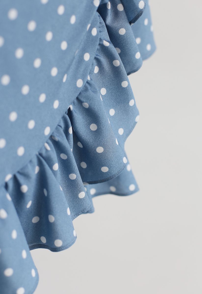 Deep Dream of Polka Dots - Blaues Wickelkleid mit Rüschen