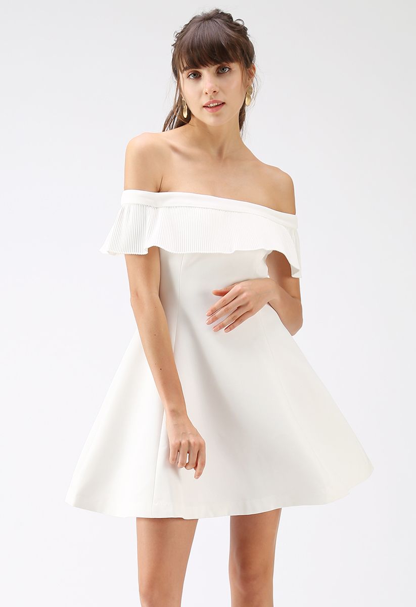 Gehen wir zum Tanz: weißes trägerloses Kleid