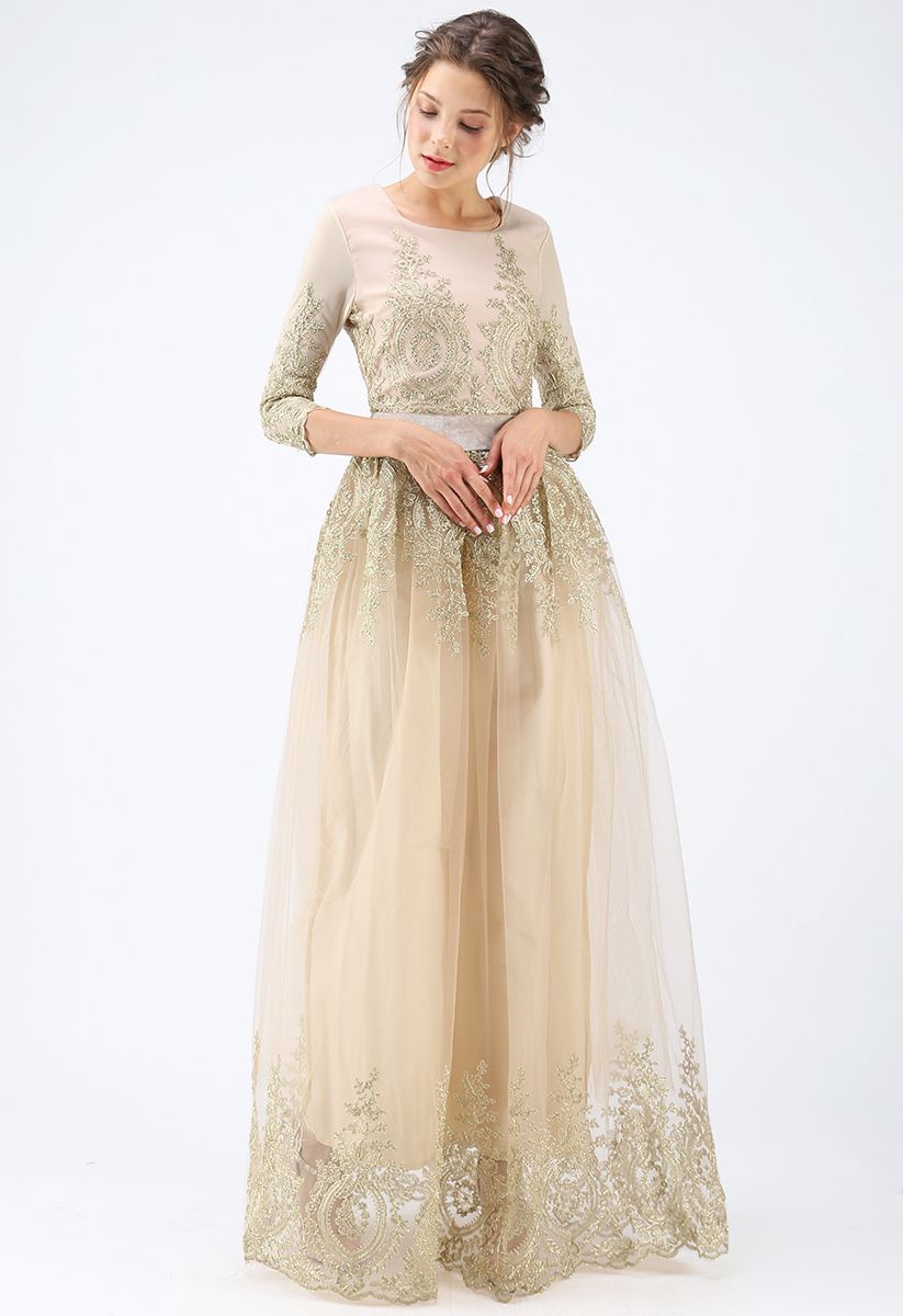 Everlasting Beauty - Goldenes Kleid mit Stickerei in Aprikose