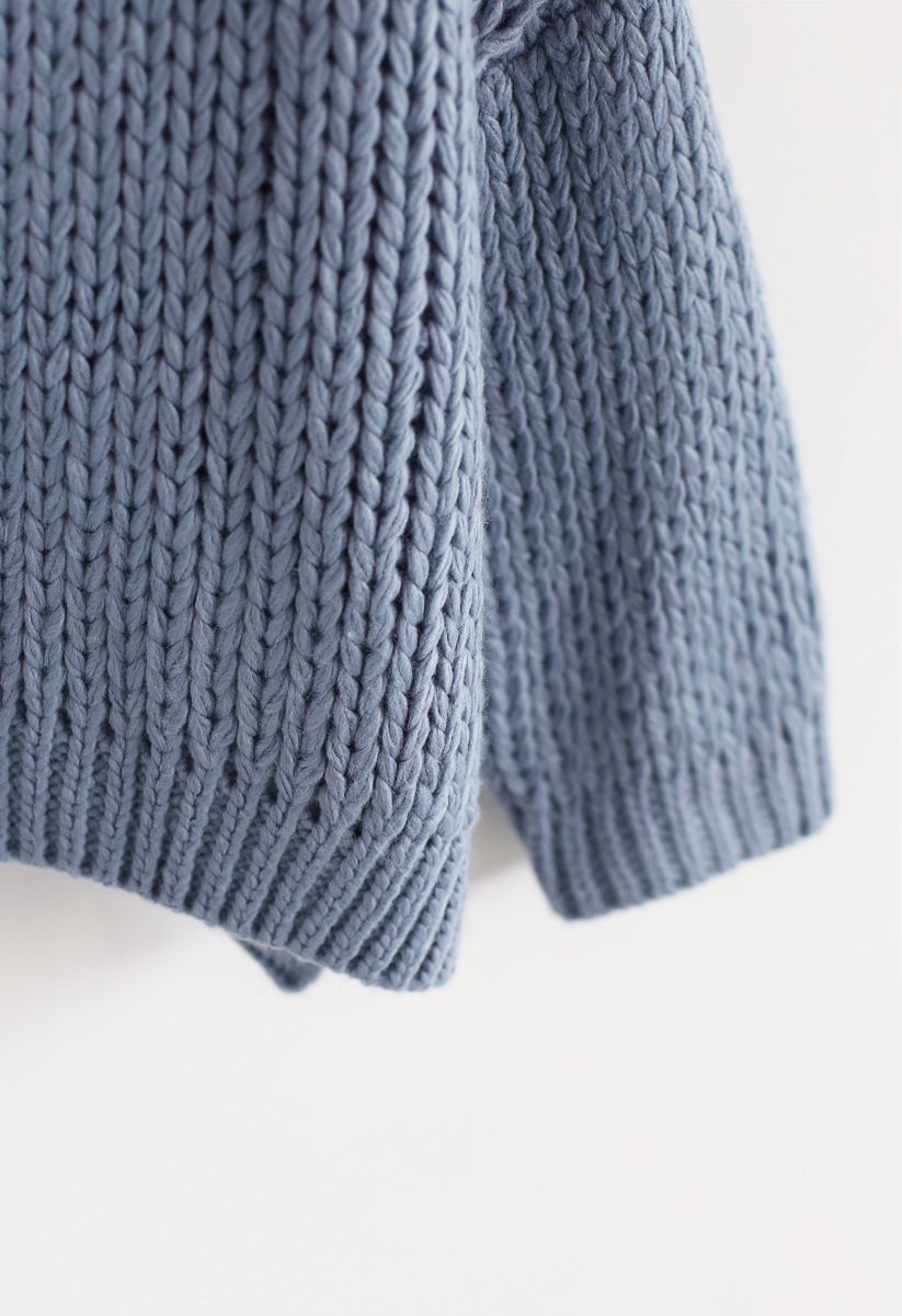 Die andere Seite von Untersetzt: Handgestrickter Pullover in Taubenblau