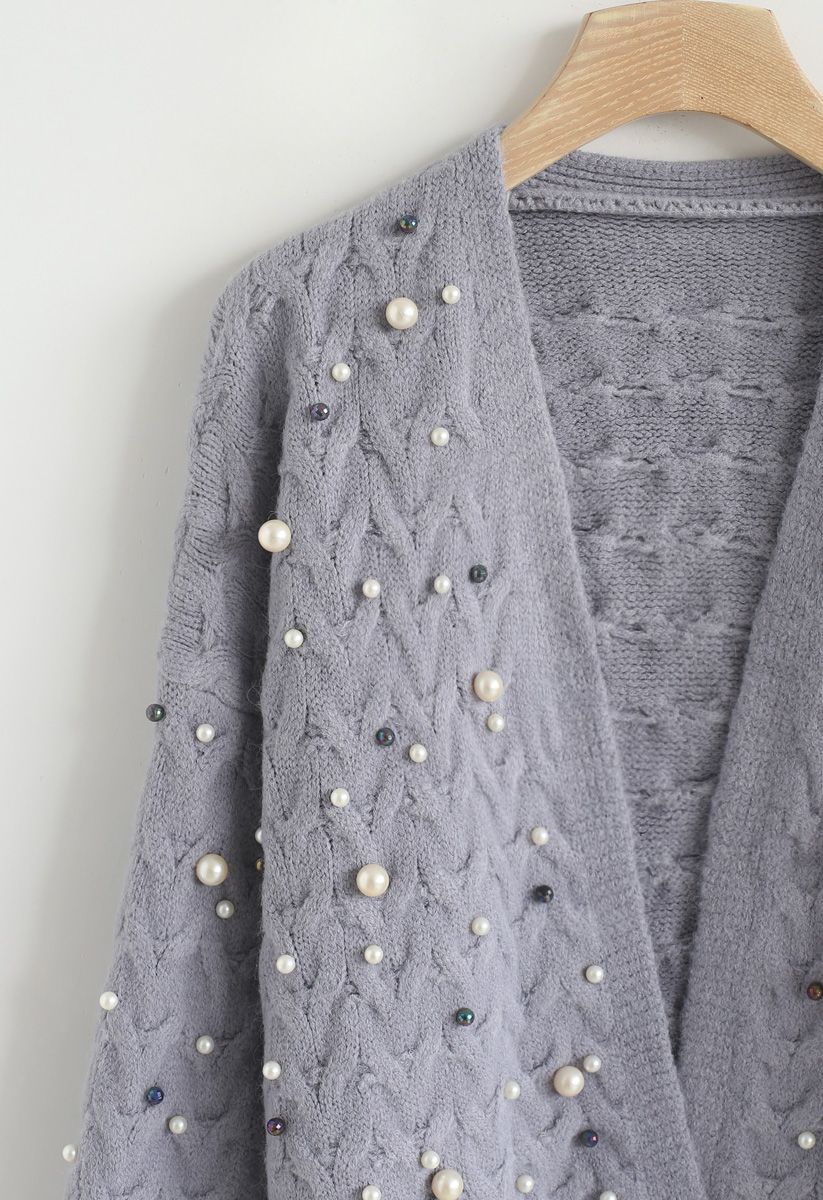 Blick auf die Shining Pearls Strickjacke in Lavendel