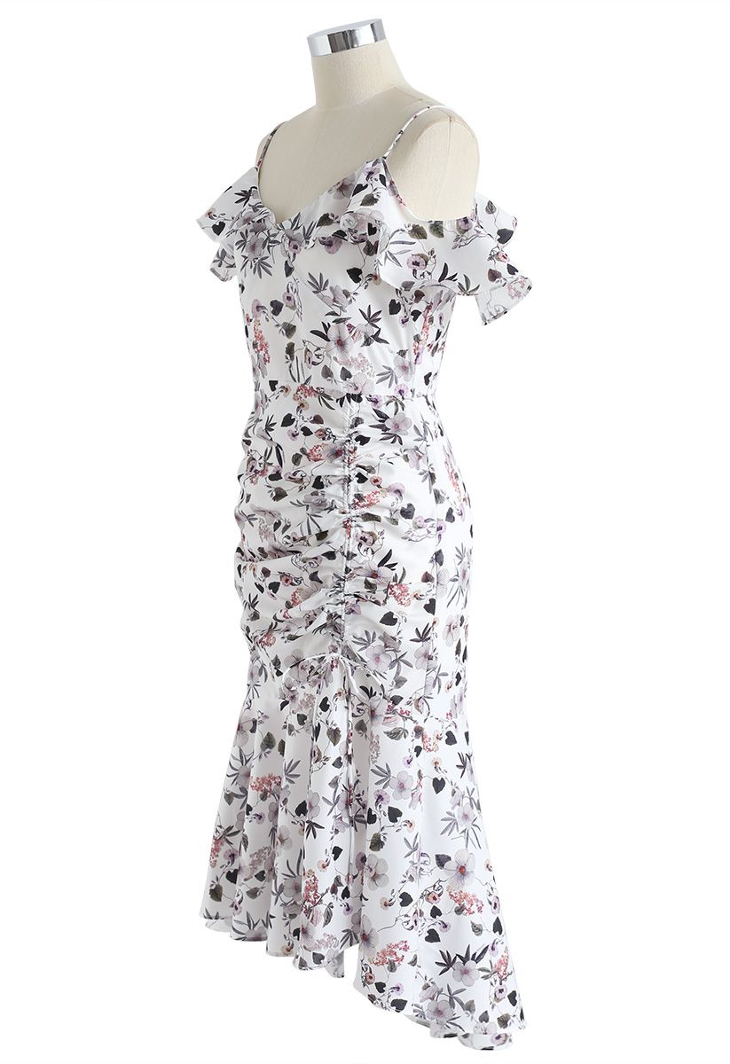 Cocktails Night - Figurbetontes Kleid mit Blumenmuster in Weiß