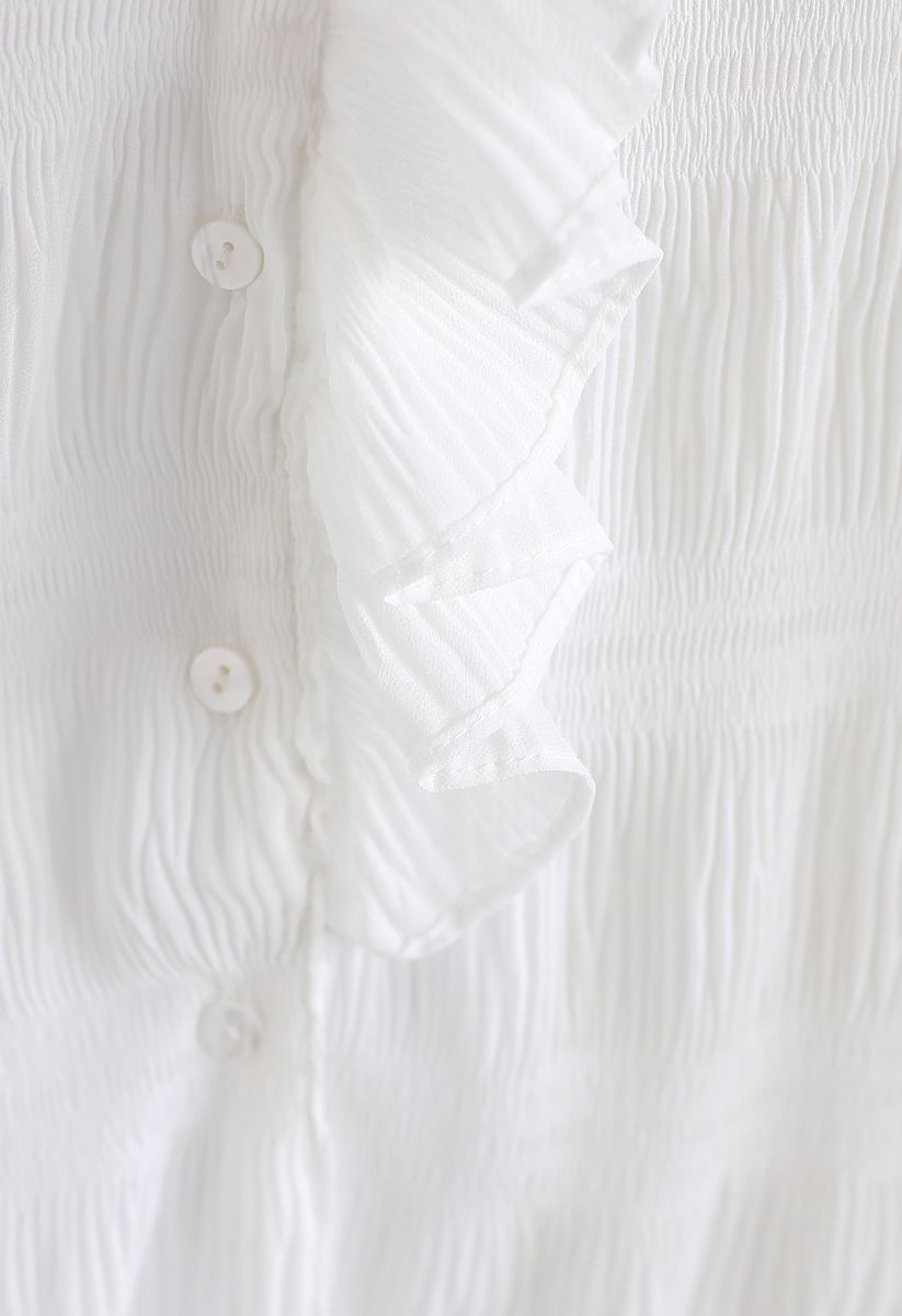 Rüschenbesetztes Hemd mit gerafftem V-Ausschnitt in Weiß