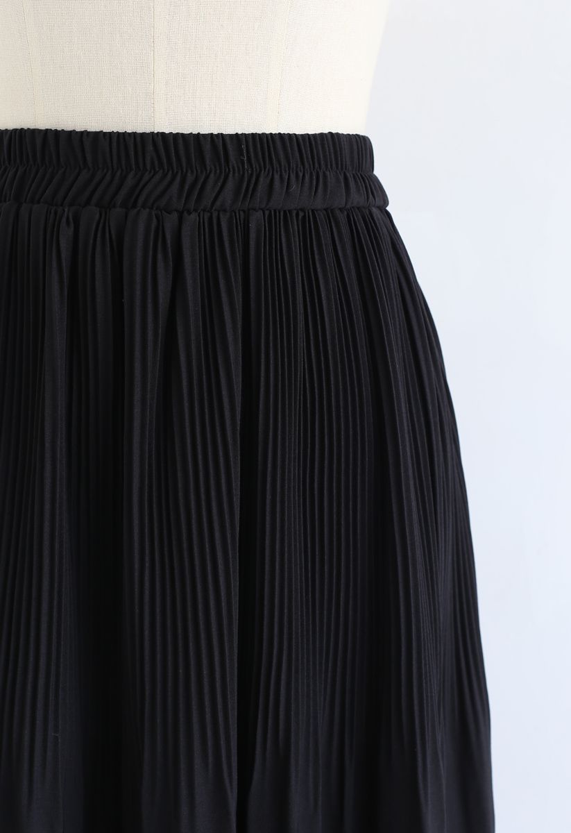 Pleated Hem A-Line Midi Skirt in Black