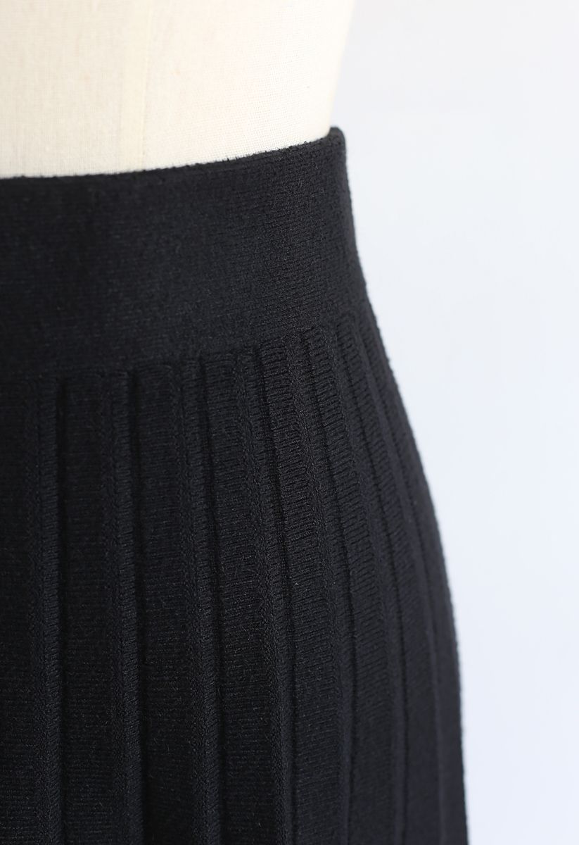 Parallel A-Line Knit Midi Skirt in Black