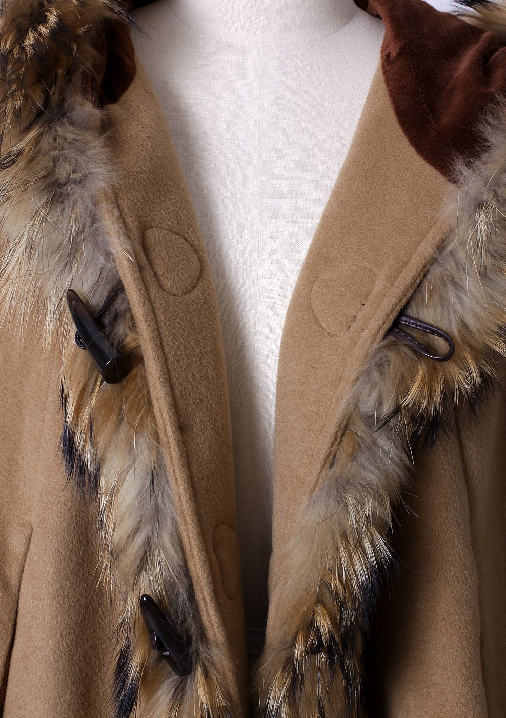 Luxuriöser Mantel mit abnehmbarer Kapuze aus Khaki-Leder