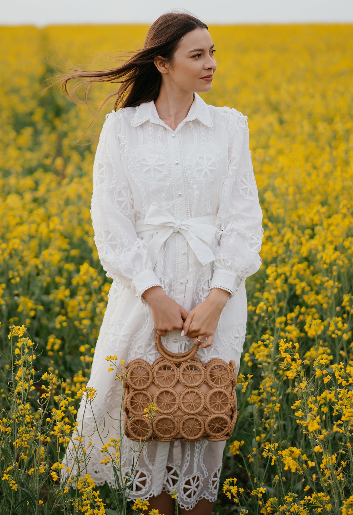 Cutwork-Häkel-Midikleid mit Knopfleiste in Weiß