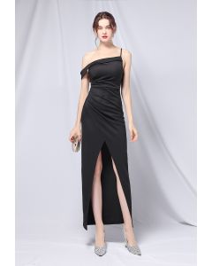 Kleid mit Einzelriemen und Schlitz vorne in Schwarz