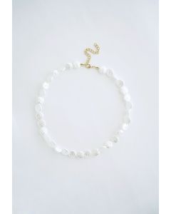 Weiße Perlenkette aus Kunststoff
