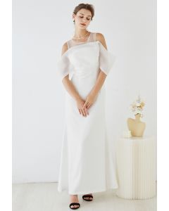 Schulterfreies Kleid aus gespleißtem Organza in Weiß