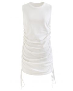 Ärmelloses Kleid mit seitlichem Kordelzug in Weiß