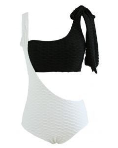 Zweifarbiger Badeanzug mit Ausschnitten und strukturierter Prägung in Weiß